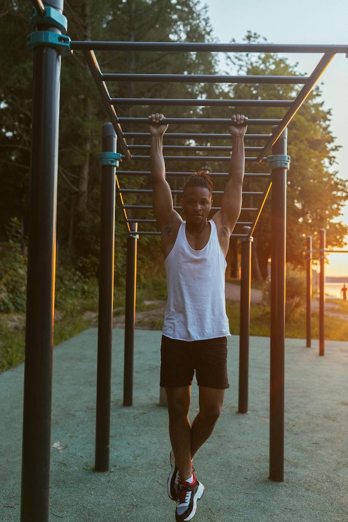 Morning vs evening workouts comparison – sunset gym