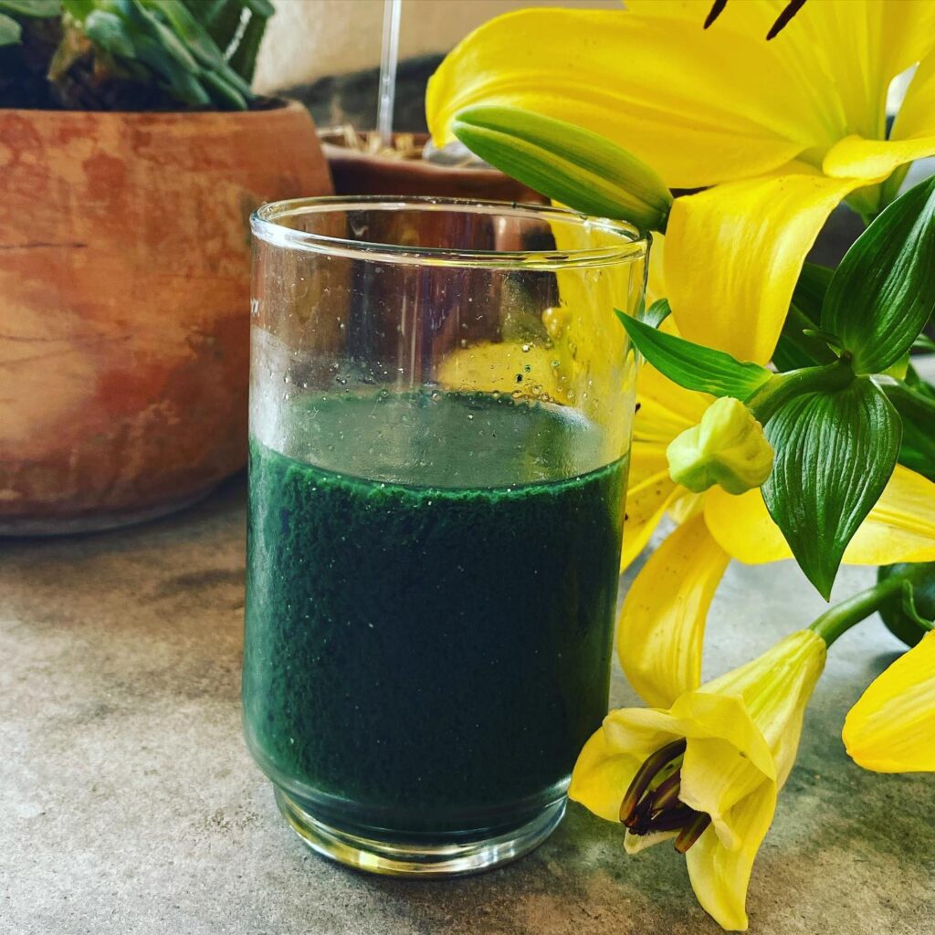 This blue-green algae is a superfood powerhouse of B vitamins, tryptophan, magnesium, and antioxidants—nutrients involved in serotonin production and mental clarity.