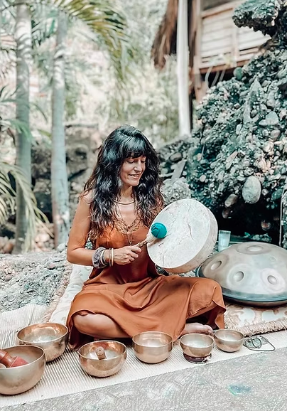 Alex Shambori is a certified E-RYT 500 yoga instructor, sound healer, and ceremonial guide in Puerto Escondido.