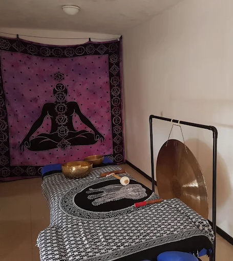 El Camino del Gong GDL is one of the city's dedicated gong and sound bath practice.