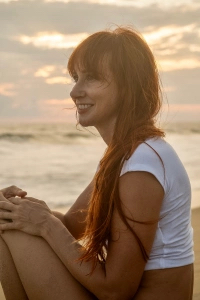 Rebecca is an Ayurveda practitioner, massage therapist, and holistic lifestyle coach.